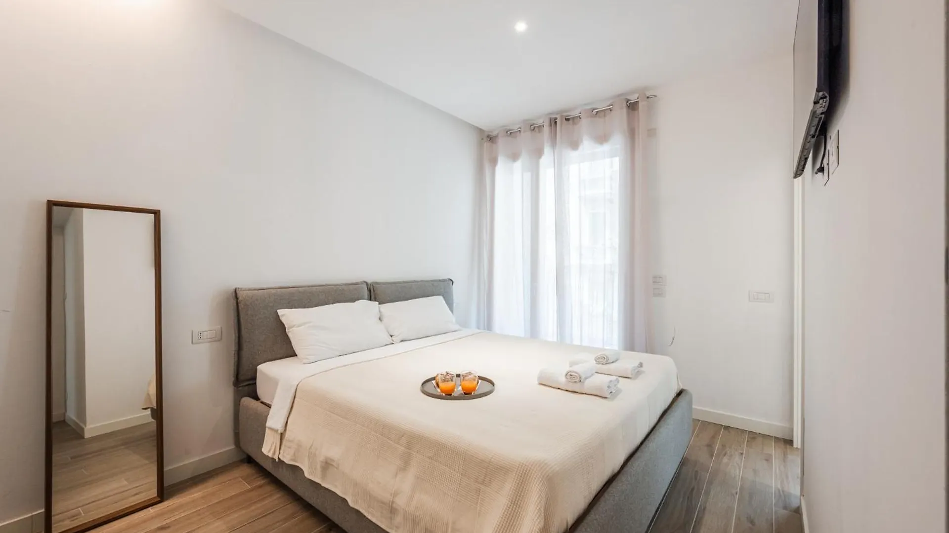 Moderno Appartamento Con Terrazza & Palestra Milano