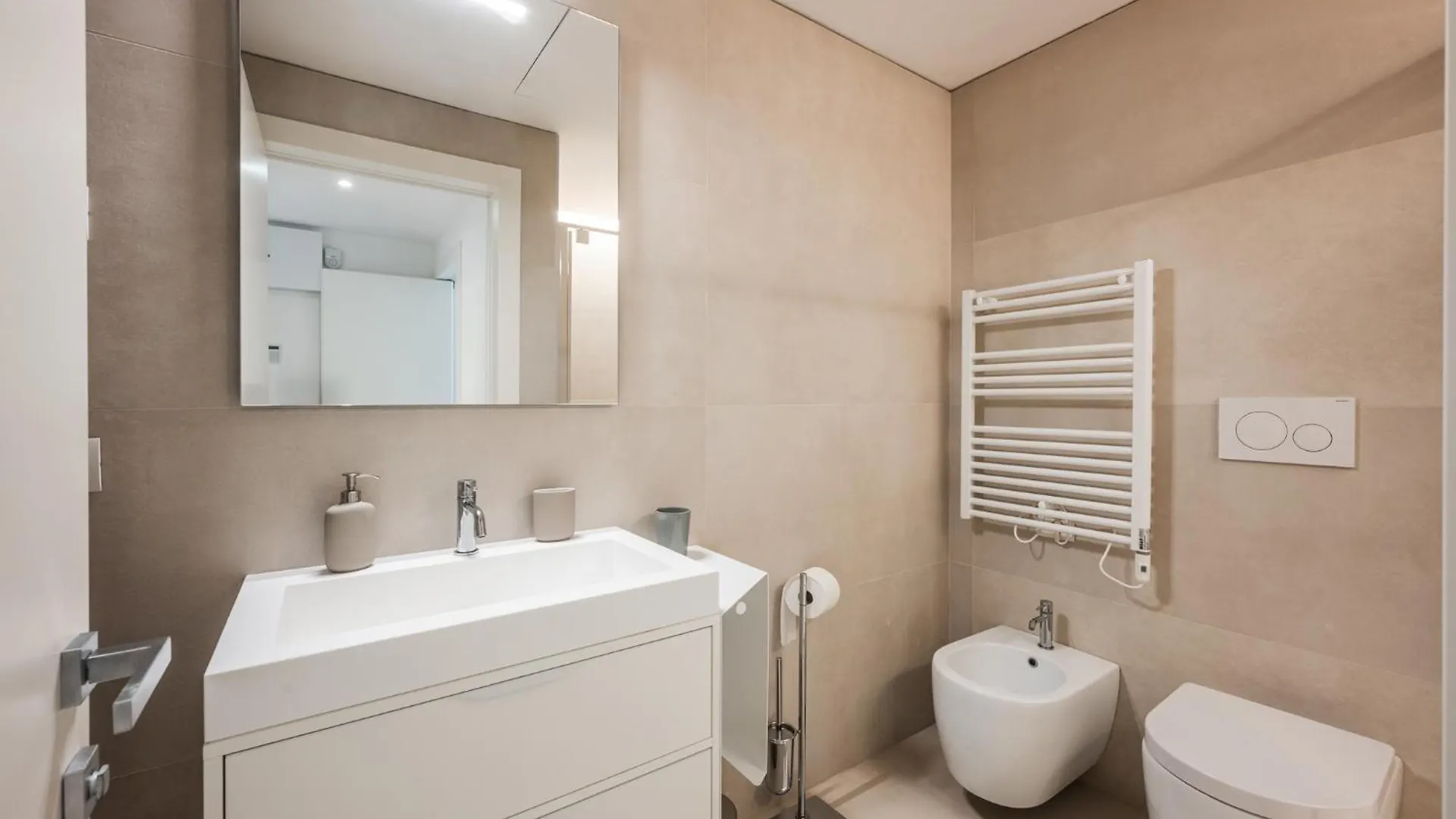 Moderno Appartamento Con Terrazza & Palestra Milano 0*,  İtalya